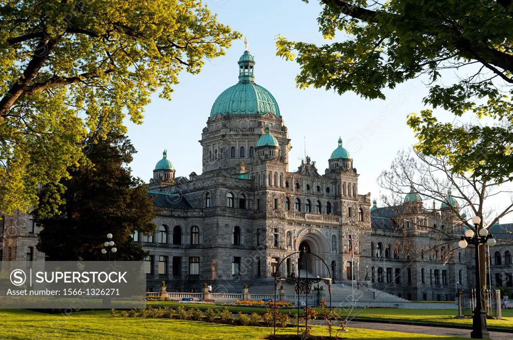 Canada, BC, Victoria. The British Columbia parliament buildings. Built in 1915 in a neo-baroque style. Architect: Francis Rattenbury.