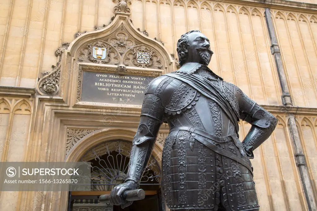 Statue of the Earl of Pembroke at the Bodleian Library in Oxford, England.