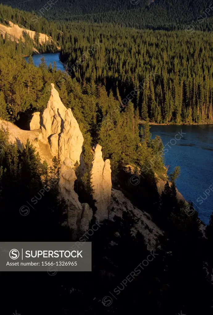 CANADA, ALBERTA, ROCKY MOUNTAINS, BANFF NATIONAL PARK, HOODOOS ROCK FORMATION WITH BOW RIVER.