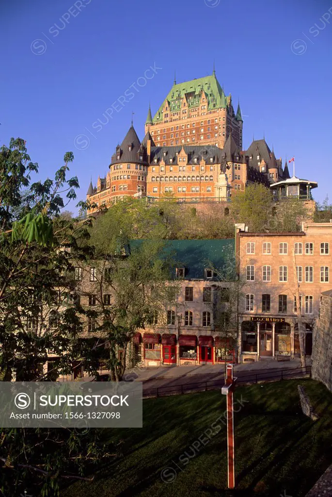 CANADA,QUEBEC,QUEBEC CITY, VIEW OF HOTEL CHATEAU FRONTENAC.