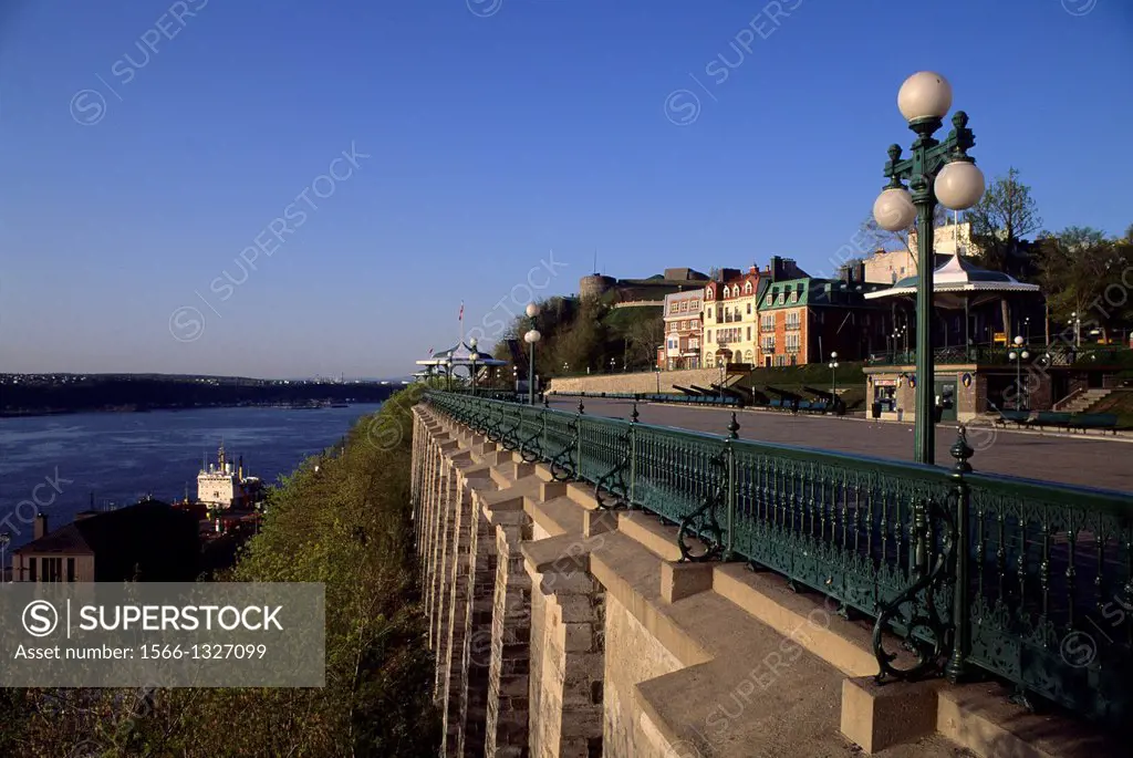 CANADA,QUEBEC,QUEBEC CITY, VIEW OF ST. LAWRENCE RIVER FROM TERRACE DUFFERIN.