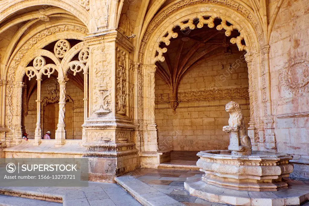 Portugal, Lisbon, mosteiro dos Jeronimos, Jeronimos monastery, UNESCO world heritage, the Lion fontain in the cloister.