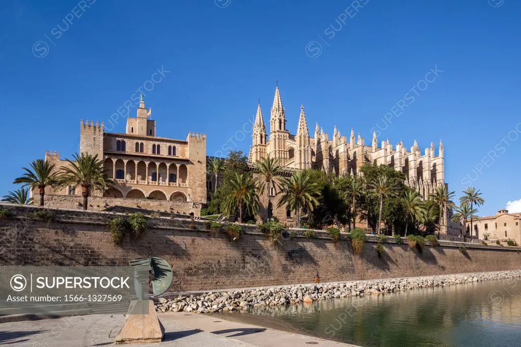 Almudaina Palace and La Seu Cathedral, Palma, Majorca, Balearic Islands, Spain
