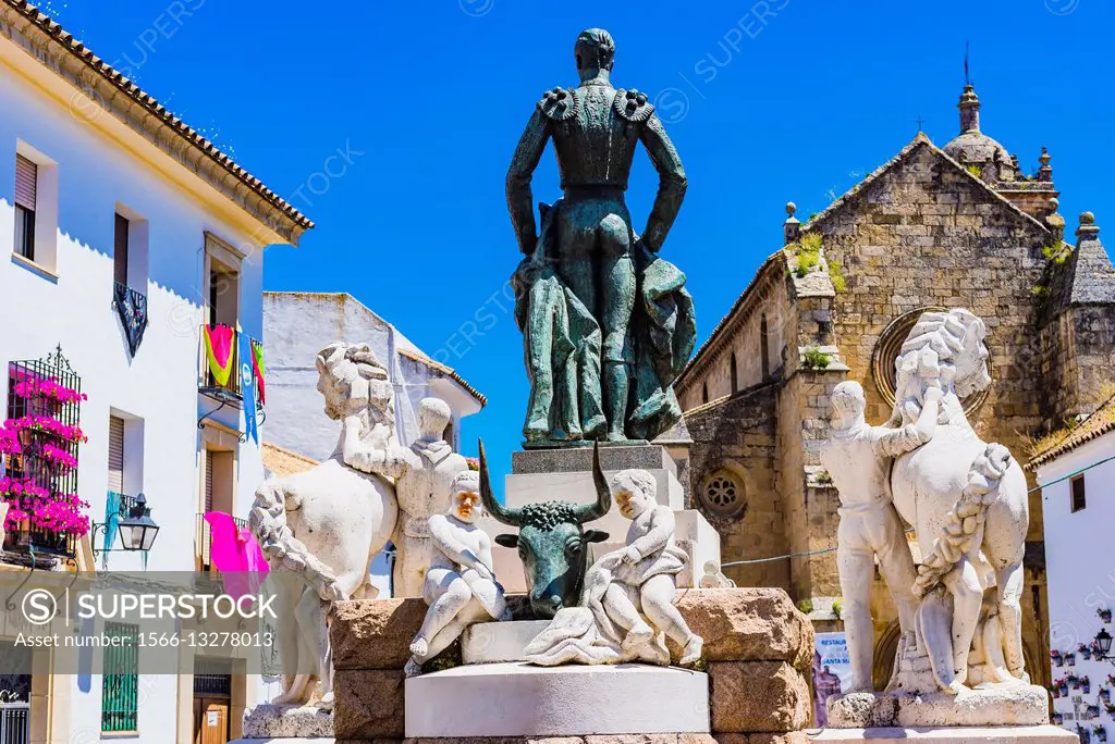 The monument to Manolete is a sculpture dedicated to the bullfighter Manolete located in the Plaza del Conde de Priego. Córdoba, Andalusia, Spain, Eur...