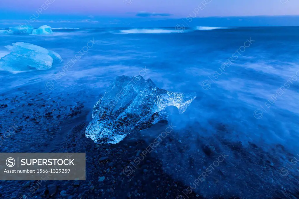 Jokulsarlon beach, Vatnatjokull glacier, Southern Iceland, Iceland, Europe.
