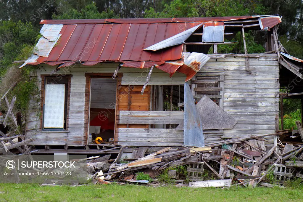 Florida, Venus, house, wood frame, damaged, abandoned, falling apart, vacant, dilapidated, eye sore,.