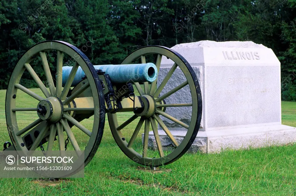 Cannon & monument, Shiloh National Military Park, Tennessee.