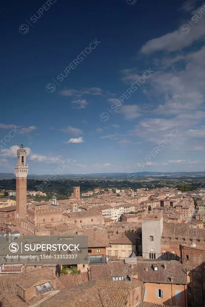 Torre del Mangia Tower and the Palazzo Publico Building in the Piazza del Campo Square, Siena, Tuscany, Italy.