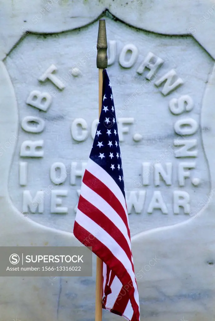 Headstone with American flag, Roseburg National Cemetery, Oregon.