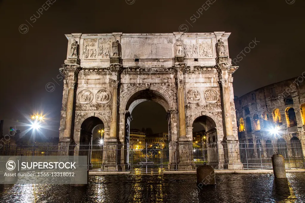 Europe, Italy, Lazio, Rome. Arch of Costantine by night.