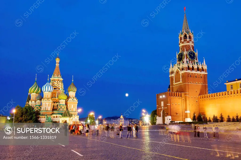 Cathedral of St. Basil and Kremlin in Red Square, Moscow, Russia.