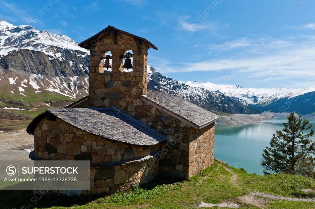 Lac de Roselend, Beaufort, Savoie, France, Europe.