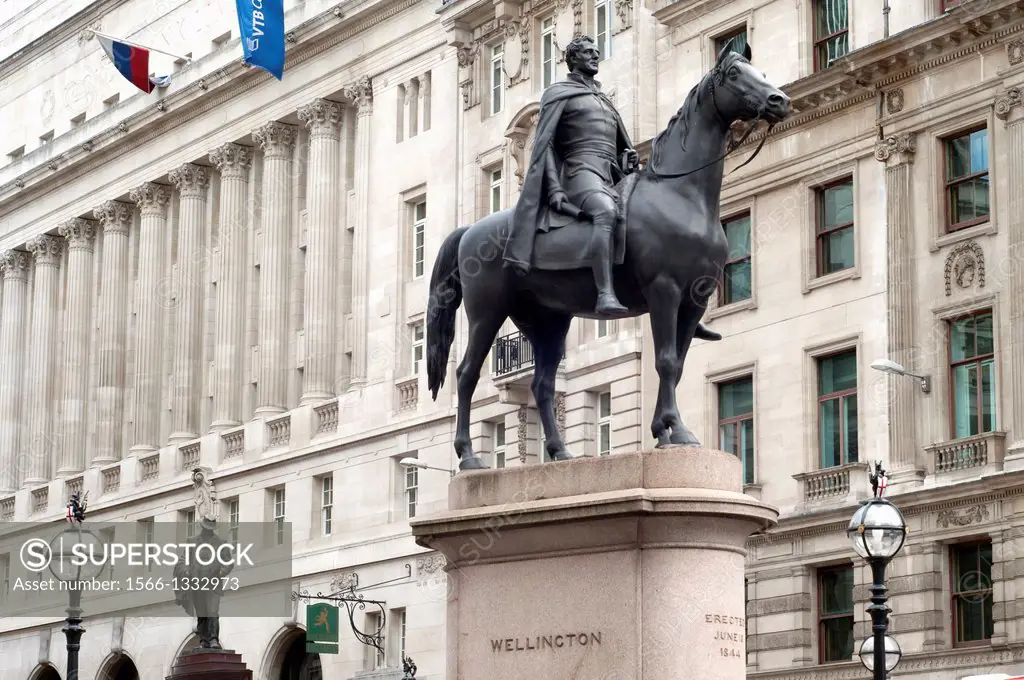 England, London, Duke of Wellington Monument front Old Stock Exchange Building.