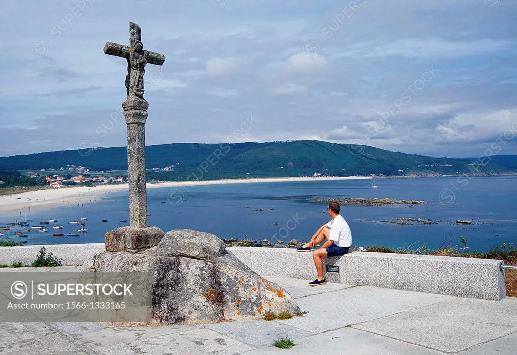 Stone cross and Langosteira beach. Fisterra, La Coruña province, Galicia, Spain.