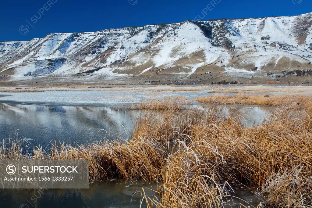 Pond to Winter Rim, Summer Lake Wildlife Area, Oregon Outback Scenic Byway, Oregon.