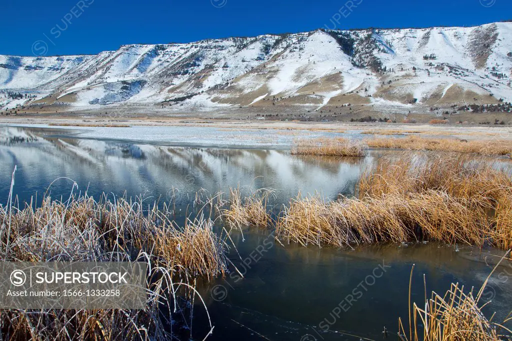 Pond to Winter Rim, Summer Lake Wildlife Area, Oregon Outback Scenic Byway, Oregon.