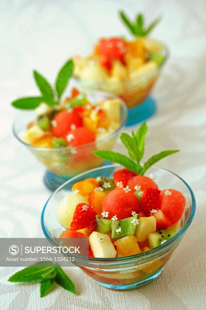 Fruit salad with elderberries lemonade.