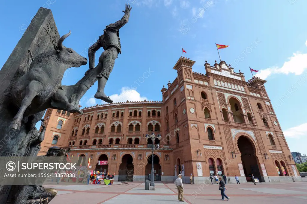 Fighting Bull, Torero, Plaza de Toros Las Ventas Square, Bullfighting arena, Madrid, Spain, Europe