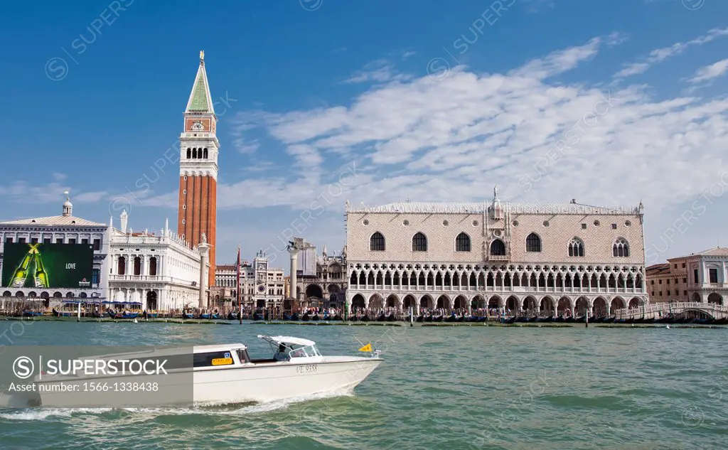 Doge´s Palace or Ducale Palace, in background St Mark Bell Tower Campanile, St Mark´s square, Venice, Veneto, Italy, Europe.