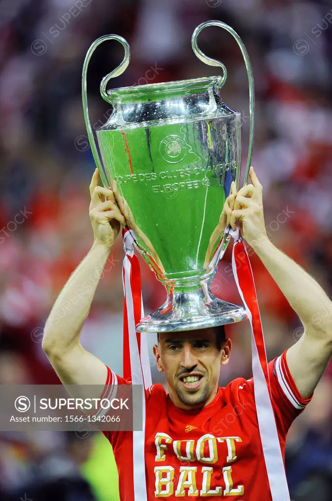 Franck Ribery FC Bayern München celebrates with the trophy after the UEFA Champions League Final between Bayern Munich and Borussia Dortmund in Wemble...