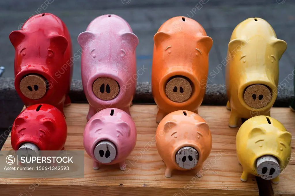 USA, WASHINGTON STATE, SEATTLE, PIKE PLACE MARKET, COLORFUL PIGGY BANKS FOR SALE.