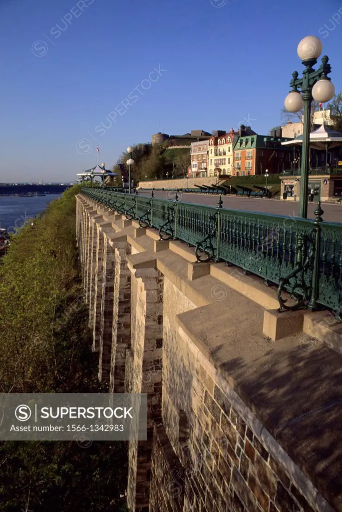CANADA,QUEBEC,QUEBEC CITY, VIEW OF ST. LAWRENCE RIVER FROM TERRACE DUFFERIN.