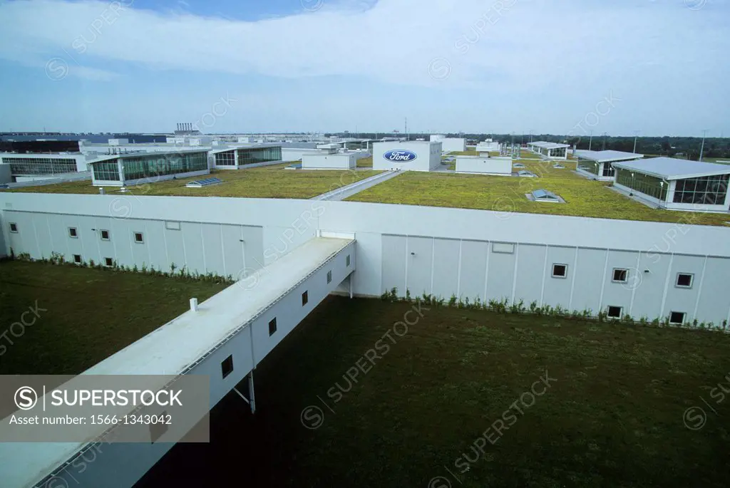 USA, MICHIGAN, NEAR DETROIT, DEARBORN, FORD ROUGE FACTORY TOUR, OBSERVATION DECK, VIEW OF LARGEST LIVING ROOF.