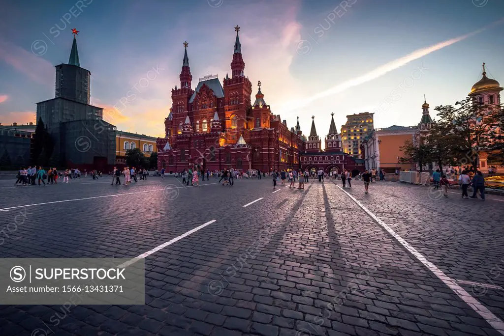 Nikolskaya Tower and the National Museum of History (Red Square, Moscow).