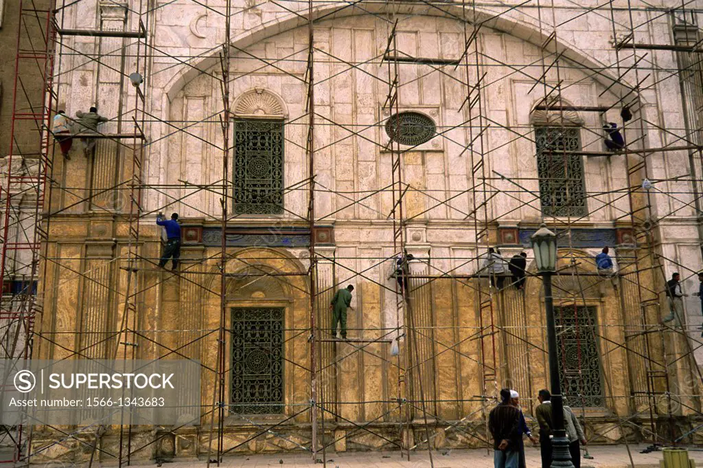 EGYPT, CAIRO, MOHAMMED ALI MOSQUE, SCAFFOLDING, WORKERS CLEANING ALABASTER FACADE.