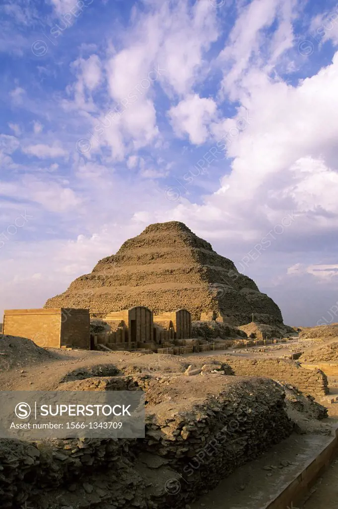 EGYPT, NEAR CAIRO, SAKKARA, STEP PYRAMID, OLDEST STONE STRUCTURE IN THE WORLD, 2686 BC.