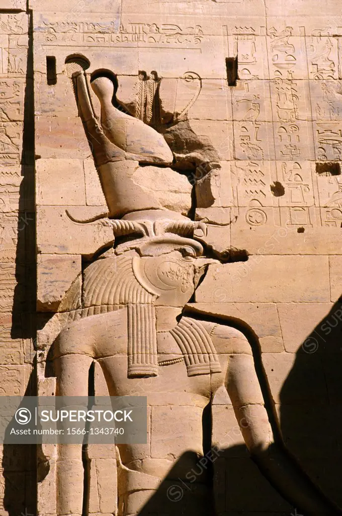 EGYPT, ASWAN, NILE RIVER, AGILKIA ISLAND, PHILAE, TEMPLE OF ISIS, CLOSE-UP OF HORUS.