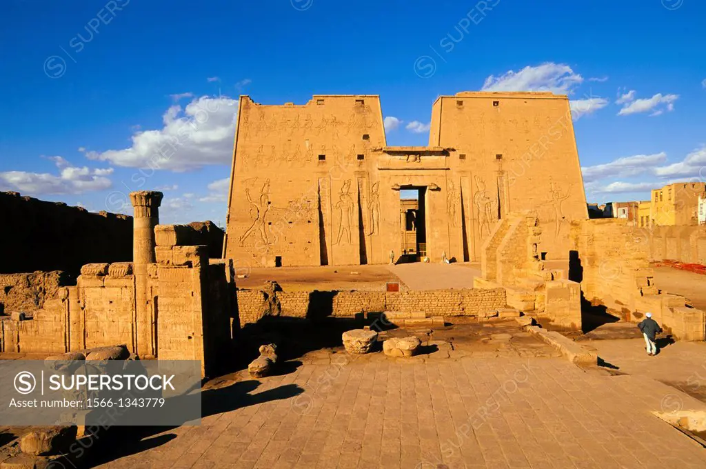 EGYPT, NILE RIVER, EDFU, TEMPLE OF HORUS, VIEW OF FIRST PYLON.