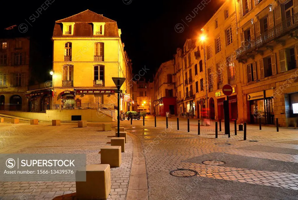 Avenue Daumesnil, in background touristic shopping street - Rue de la Clarté, old town of Périgueux, World Heritage Sites of the Routes of Santiago de...