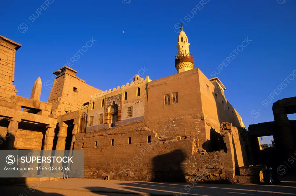 EGYPT, NILE RIVER, LUXOR, TEMPLE OF LUXOR WITH MOSQUE.