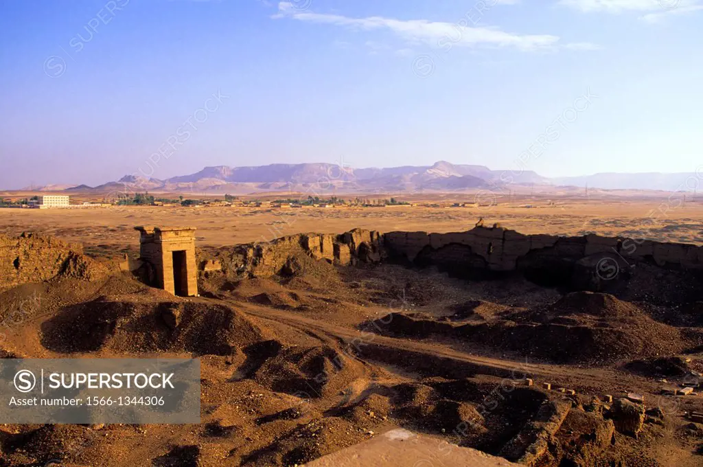 EGYPT, DENDERA, TEMPLE OF DENDERA, TEMPLE OF HATHOR, VIEW FROM TEMPLE.