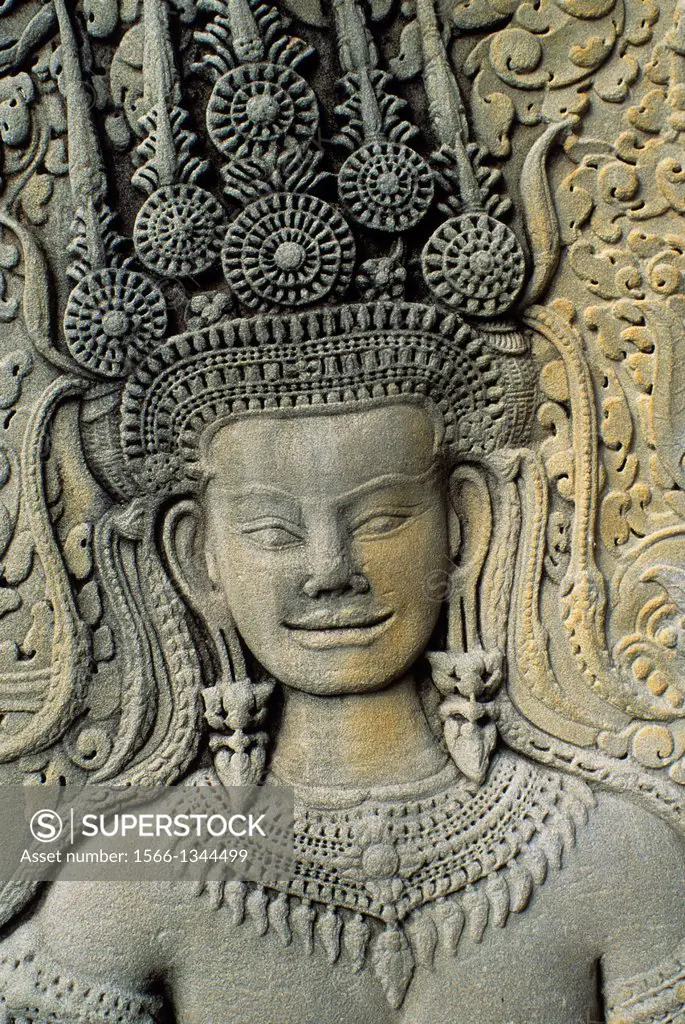 CAMBODIA, ANGKOR, ANGKOR WAT, CENTRAL STRUCTURE, GALLERY, BAS-RELIEF CARVING OF APSARA.