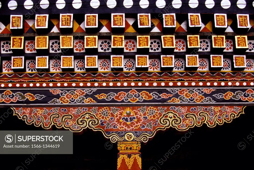 BHUTAN, PARO, RINPONG DZONG, COURTYARD, COLORFUL PAINTED ARCHITECTURE.