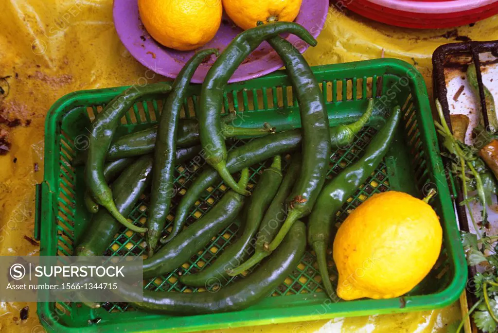 MOROCCO, NEAR MARRAKECH, ATLAS MOUNTAINS, OURIKA VALLEY, MARKET, CHILI PEPPERS AND LEMON.