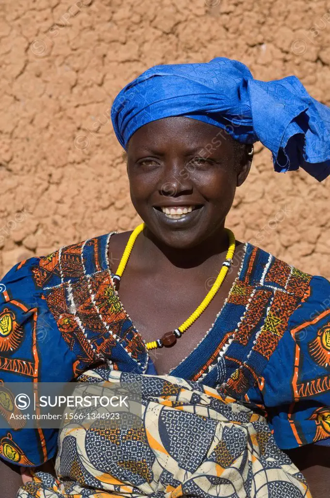 MALI, NEAR BANDIAGARA, DOGON COUNTRY, SONGHO DOGON VILLAGE, PORTRAIT OF DOGAN WOMAN WITH COLORFUL DRESS AND HEAD DRESS.