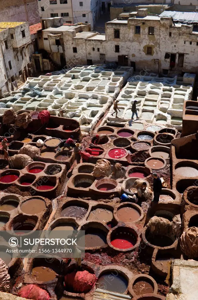 MOROCCO, FEZ, MEDINA (OLD TOWN), OVERVIEW OF TANNERIES.