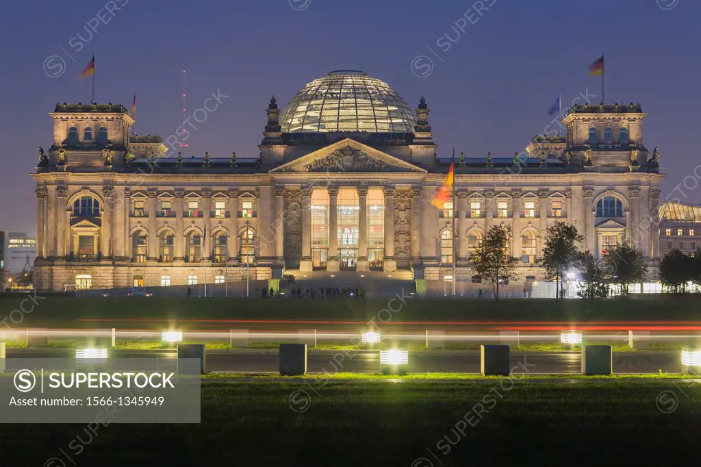 Reichstag building in the evening, Mitte (Tiergarten) district, Berlin, Germany, Europe.