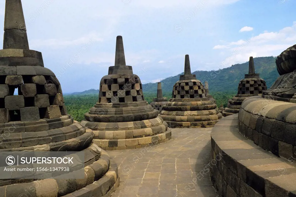 INDONESIA, ISLAND OF JAVA, MAGELANG, CENTRAL JAVA, BOROBUDUR BUDDHIST TEMPLE, BELL STUPAS, ERECTED BETWEEN 778--850 A.D.