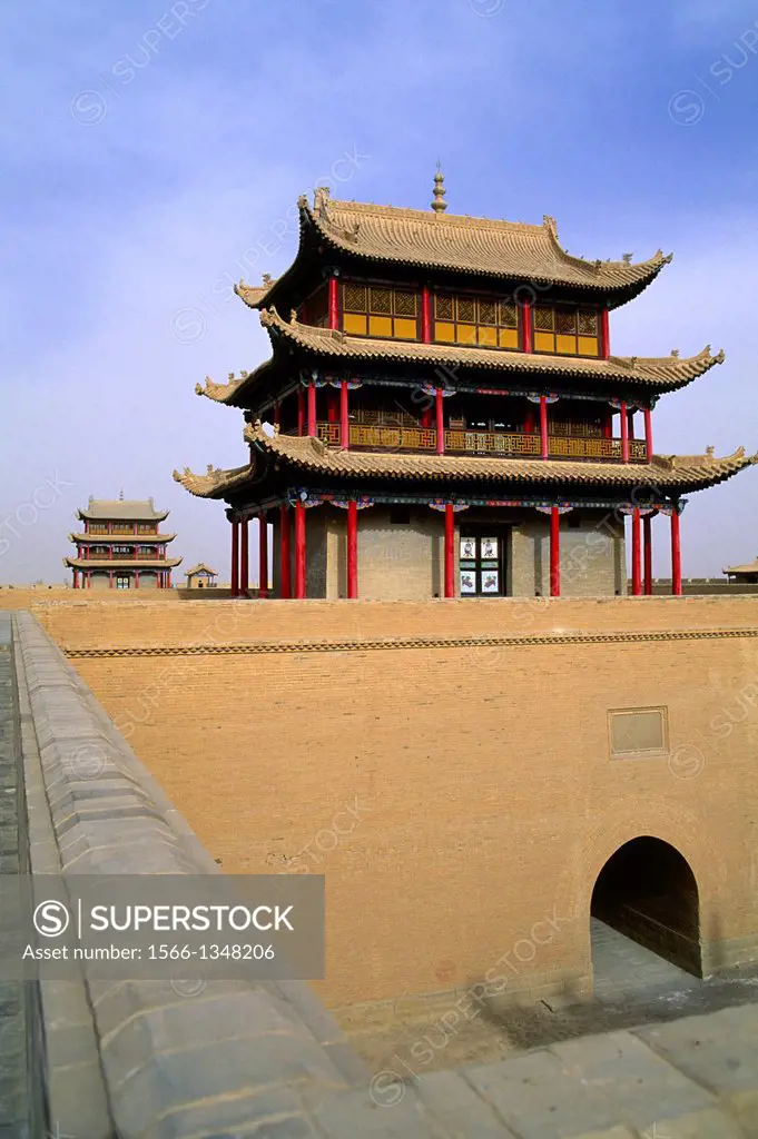 CHINA, GANSU PROVINCE, JIAYUGUAN, MING FORTRESS (1372) WESTERN LIMIT OF GREAT WALL, DOOR.