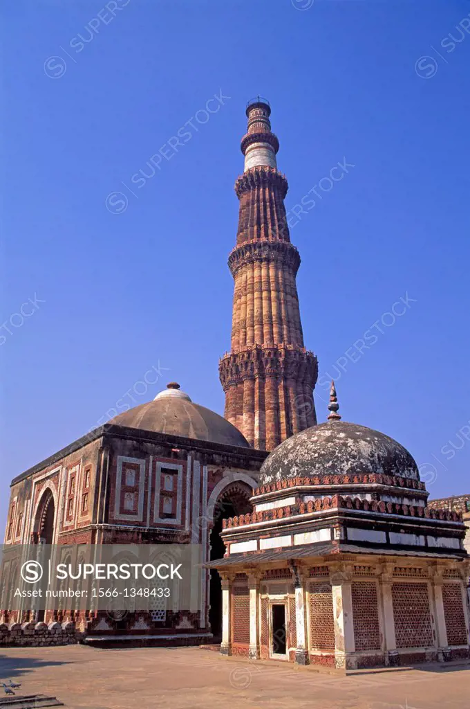 INDIA, DELHI, QUTAB MINAR, MINARET BUILT 1199.