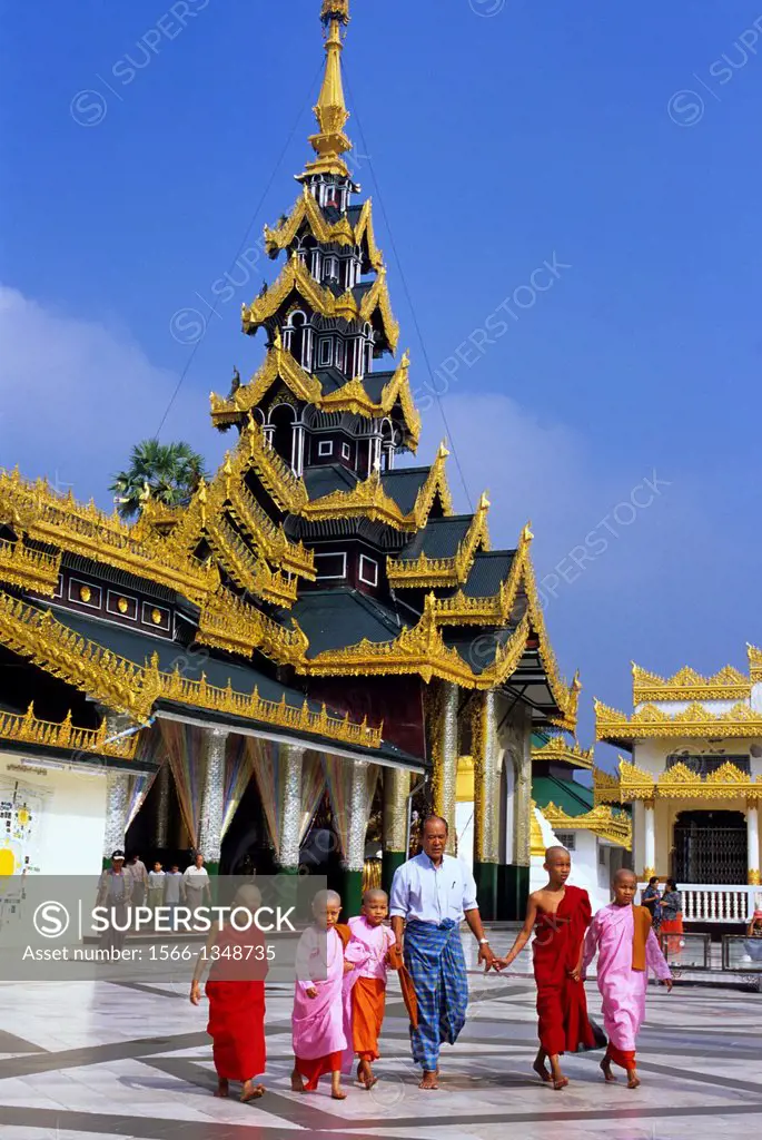 MYANMAR(BURMA), RANGOON, SHWEDAGON PAGODA, BUDDHIST NUNS AND MONKS, CHILDREN.