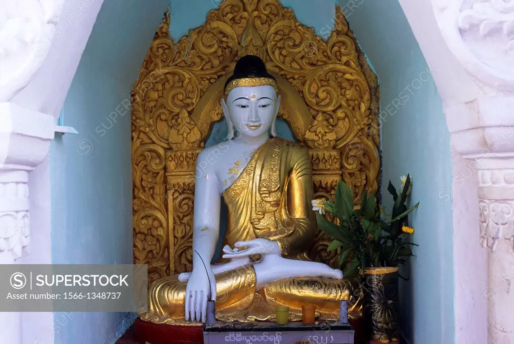 MYANMAR(BURMA), RANGOON, SHWEDAGON PAGODA, BUDDHA STATUE.