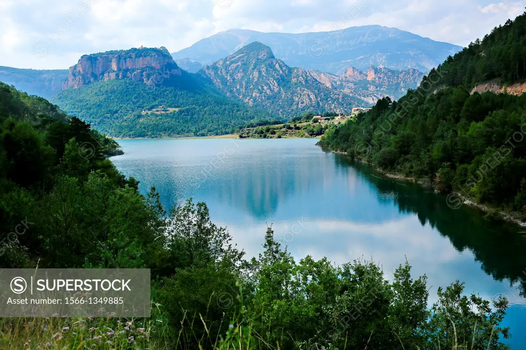 Catalunya, Spain, Lleida province, Llosa del Cavall reservoir at practically full capacity of 79,4 cubic hectometers on the Cardoner river, near Naves...