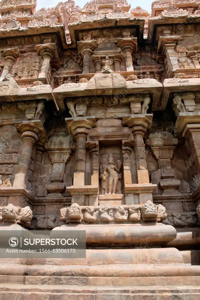 Niches on the southern wall of the mukhamandapa, Brihadisvara Temple, Gangaikondacholapuram, Tamil Nadu, India. View from South.