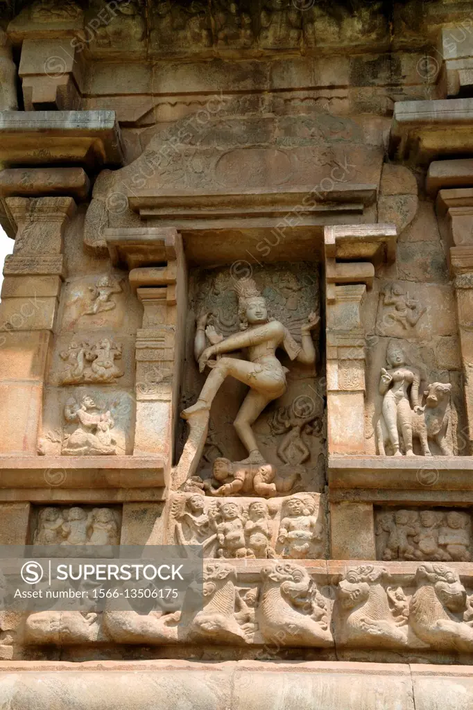 Nataraja dancing with Kali and Bhringi, niche on the southern wall of the mukhamandapa, Brihadisvara Temple, Gangaikondacholapuram, Tamil Nadu, India....