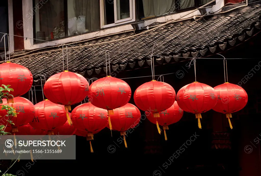 CHINA, SHANGHAI, STREET SCENE, RED CHINESE LANTERNS.